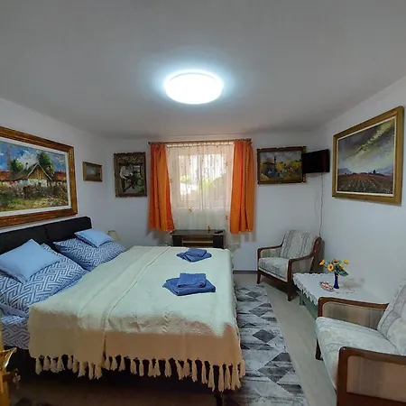 Kristalyapartman Apartment
