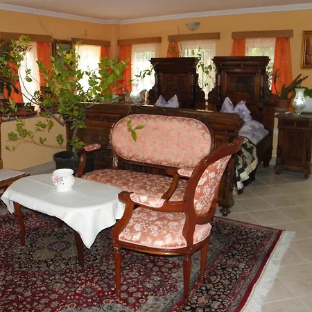 Kristalyapartman Apartment *